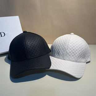 2025新款格子皮革棒球帽女秋冬款鸭舌帽男款百搭显脸小帽子