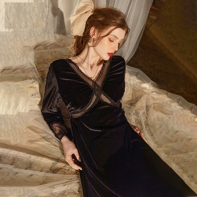 Light luxury, sexy, slightly translucent long sleeved gold v