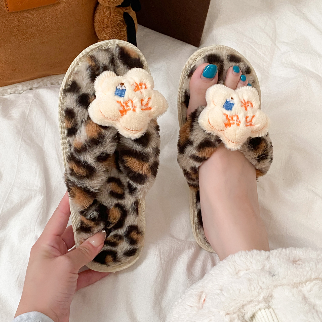 古着豹纹kt~！卡通ins加绒毛毛拖鞋女冬季外穿保暖厚底包头棉拖鞋