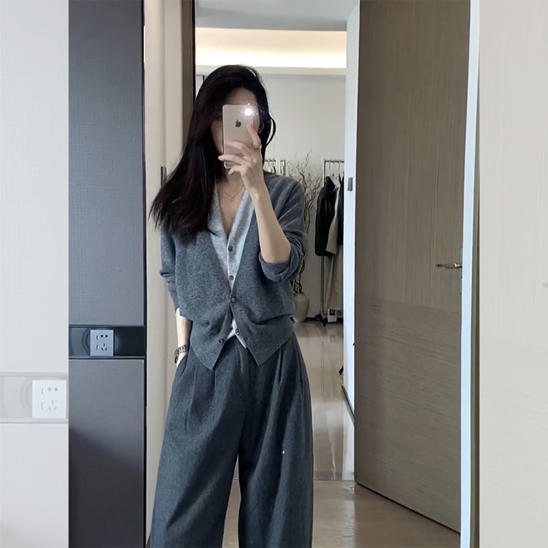 韩系气质灰色v领假两件针织开衫上衣修身短款内搭打底毛衣女秋冬