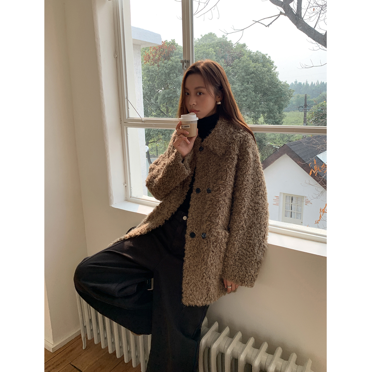 翻领羊羔毛中长外套女