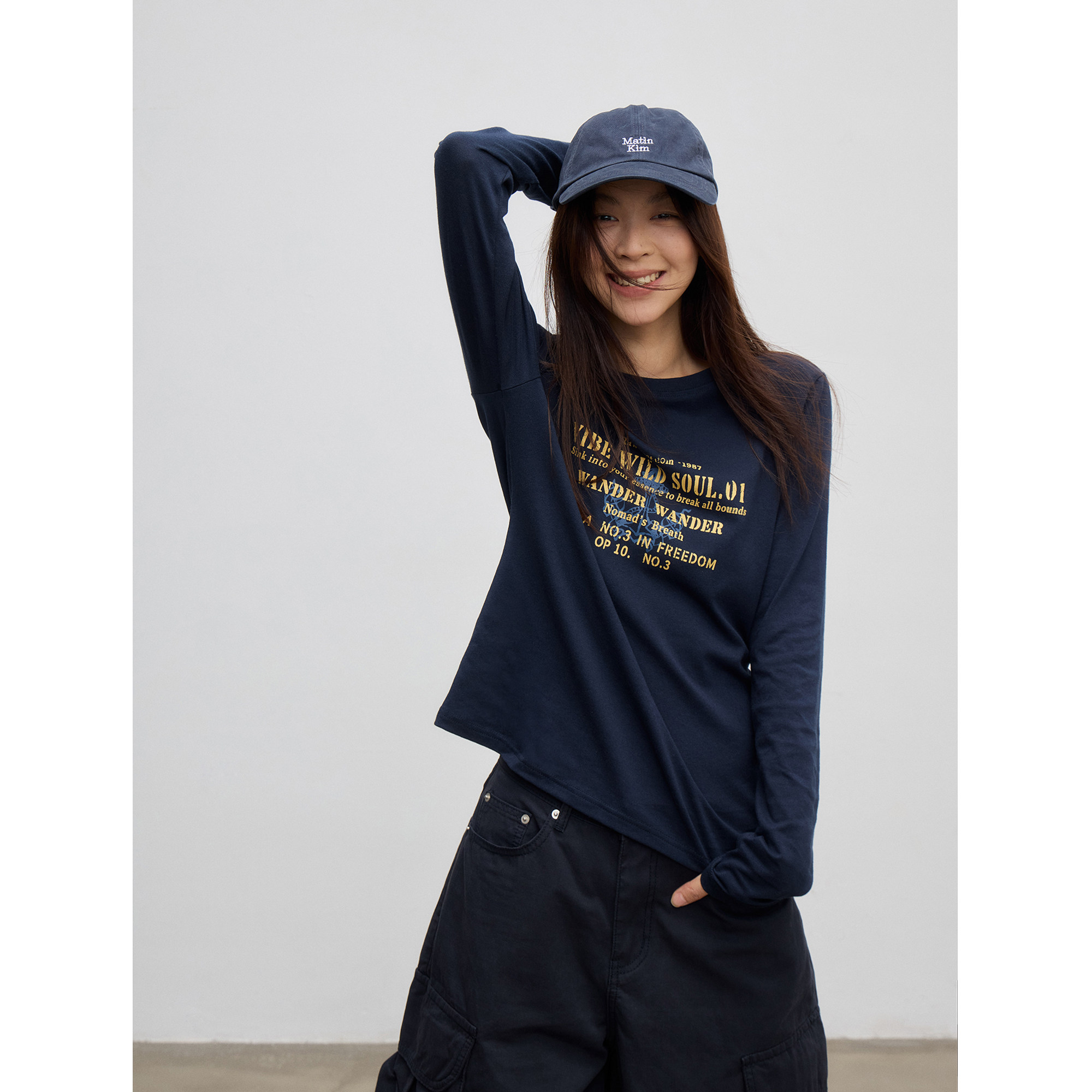 SIXI四喜家 时髦张力 字母印花长袖T恤女合身正肩复古圆领上衣TEE
