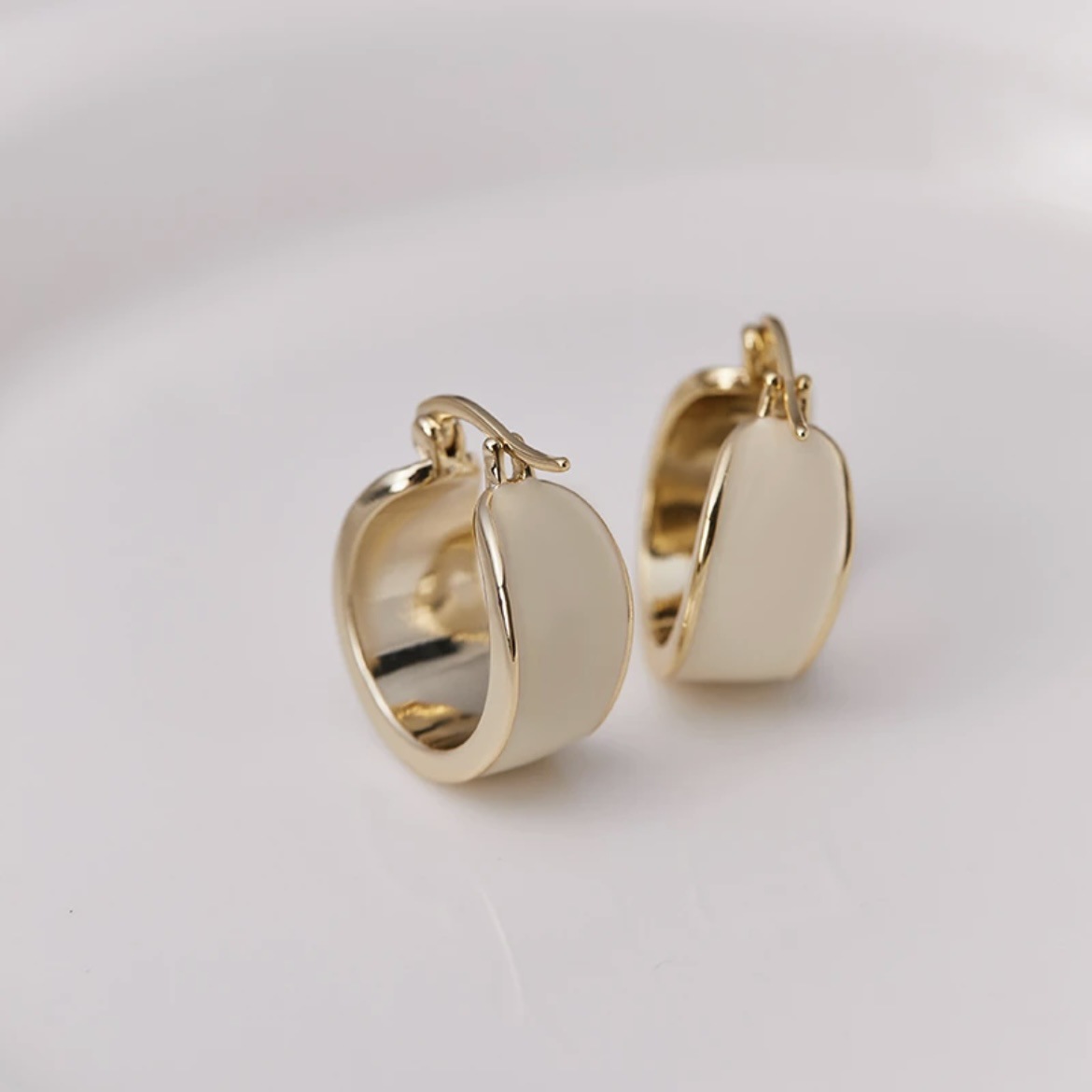 韩国【设计师】S925银针轻奢高级感白色复古滴釉耳圈百搭金属耳扣
