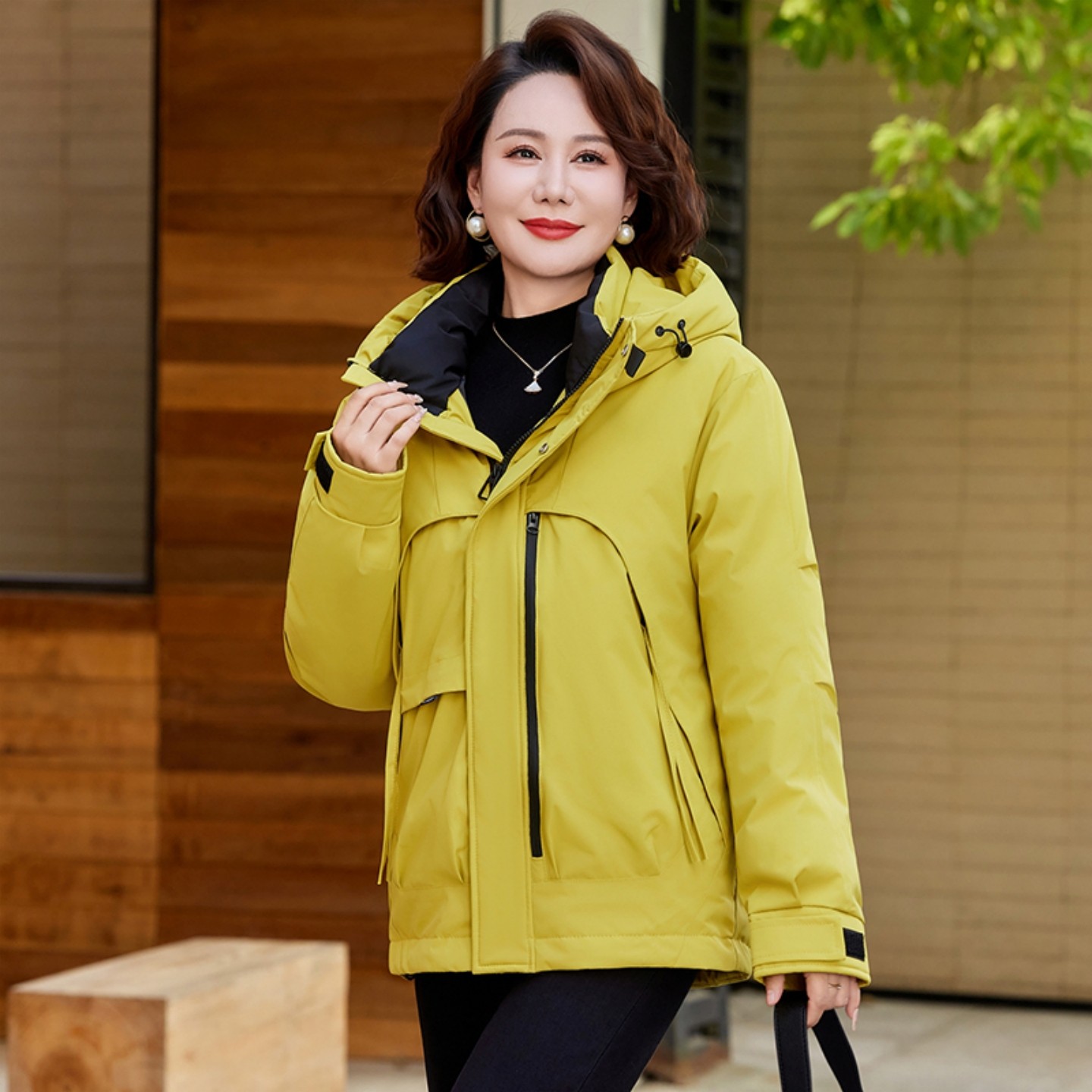 恒源祥中年妈妈冬装冲锋衣外套2025新款中老年人女秋冬季羽绒棉服