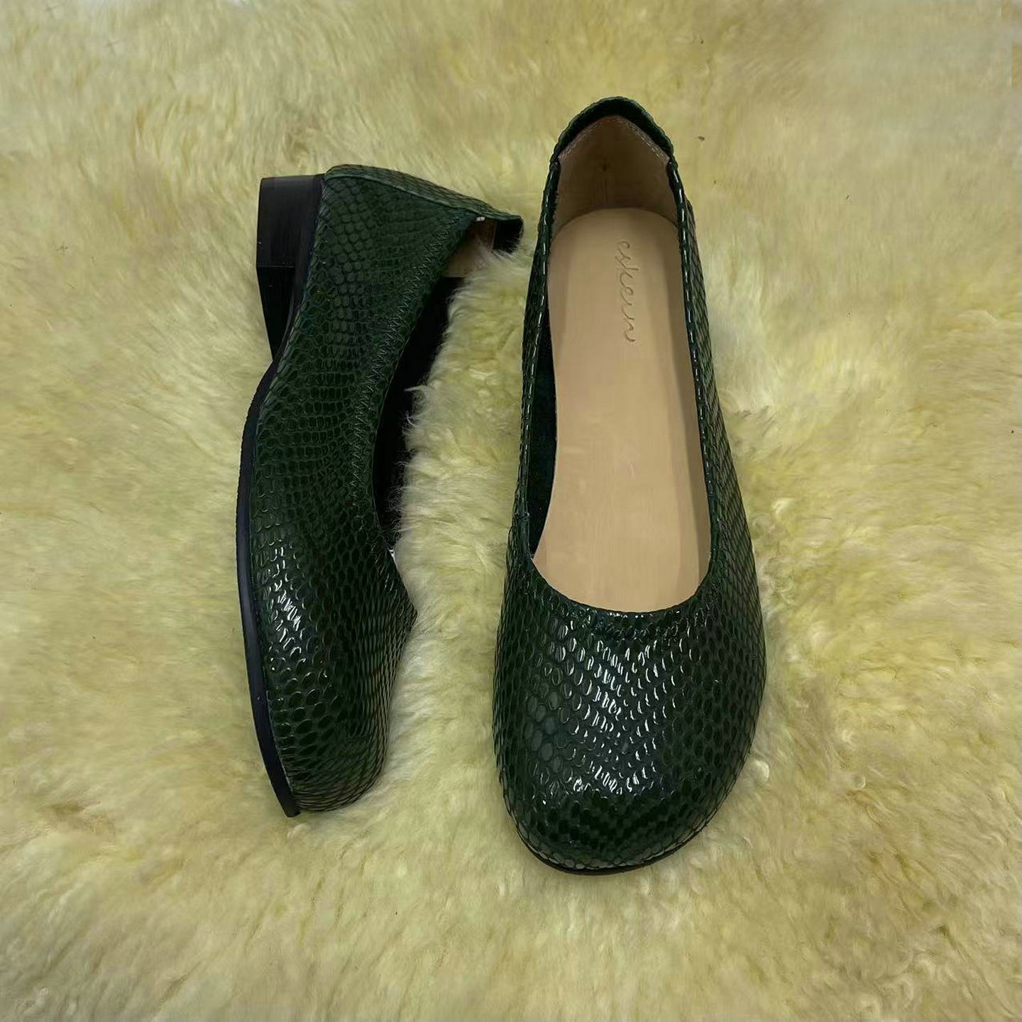 式蛇纹亮片方头时尚奶奶鞋