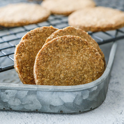 德南全麦块装酥面包房