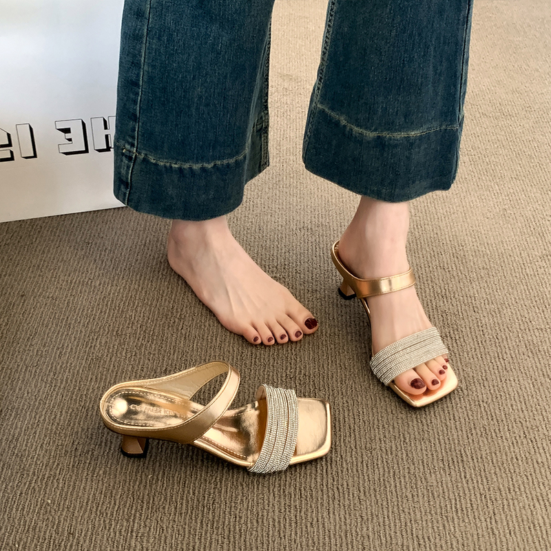 ۻ㣺ǹɫ 35 ʽЬ¸ЬŮļ⴩2025¿ʱаٴŮʽָЬ47.8Ԫ