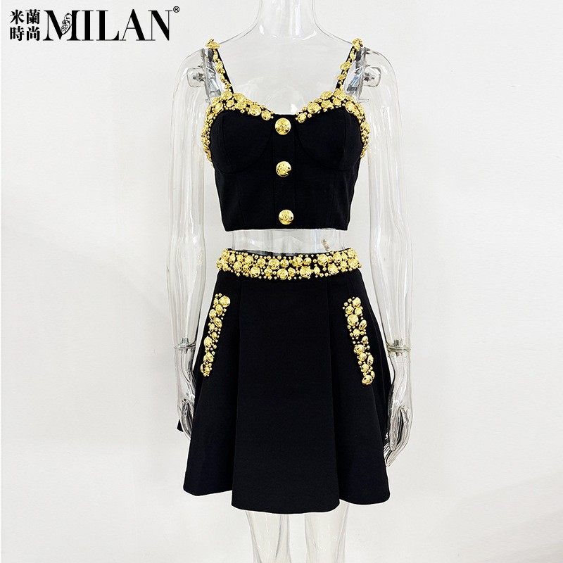 现货2026春夏欧美明星轻奢重工金色扣装饰吊带上衣短款半裙两件套,女装/女士精品,时尚套装,淘宝优惠券,粉丝福利购,淘宝优惠卷