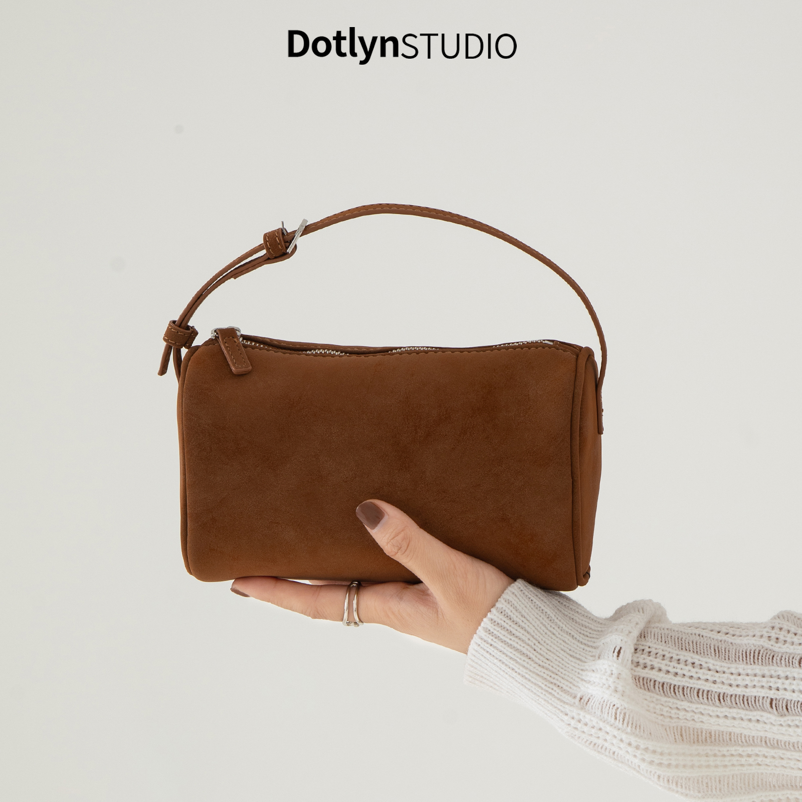 Dotlyn秋冬复古时尚简约圆筒包女