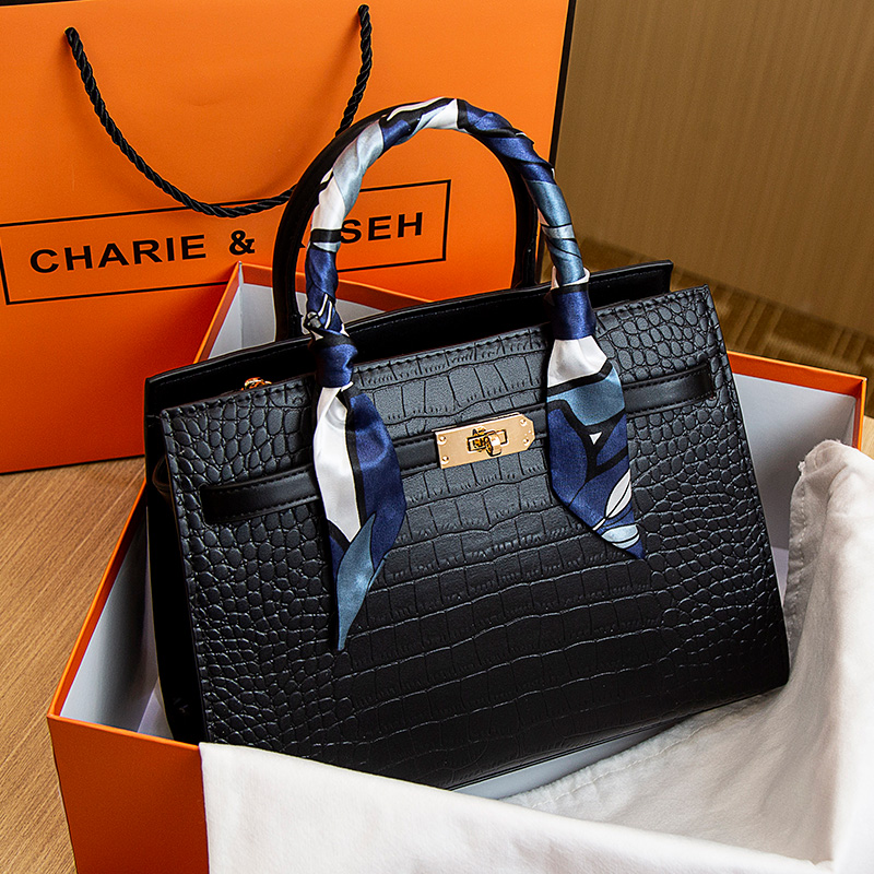 母亲节礼物妈妈包2025新款高级感大气轻奢中年女士斜挎手提包