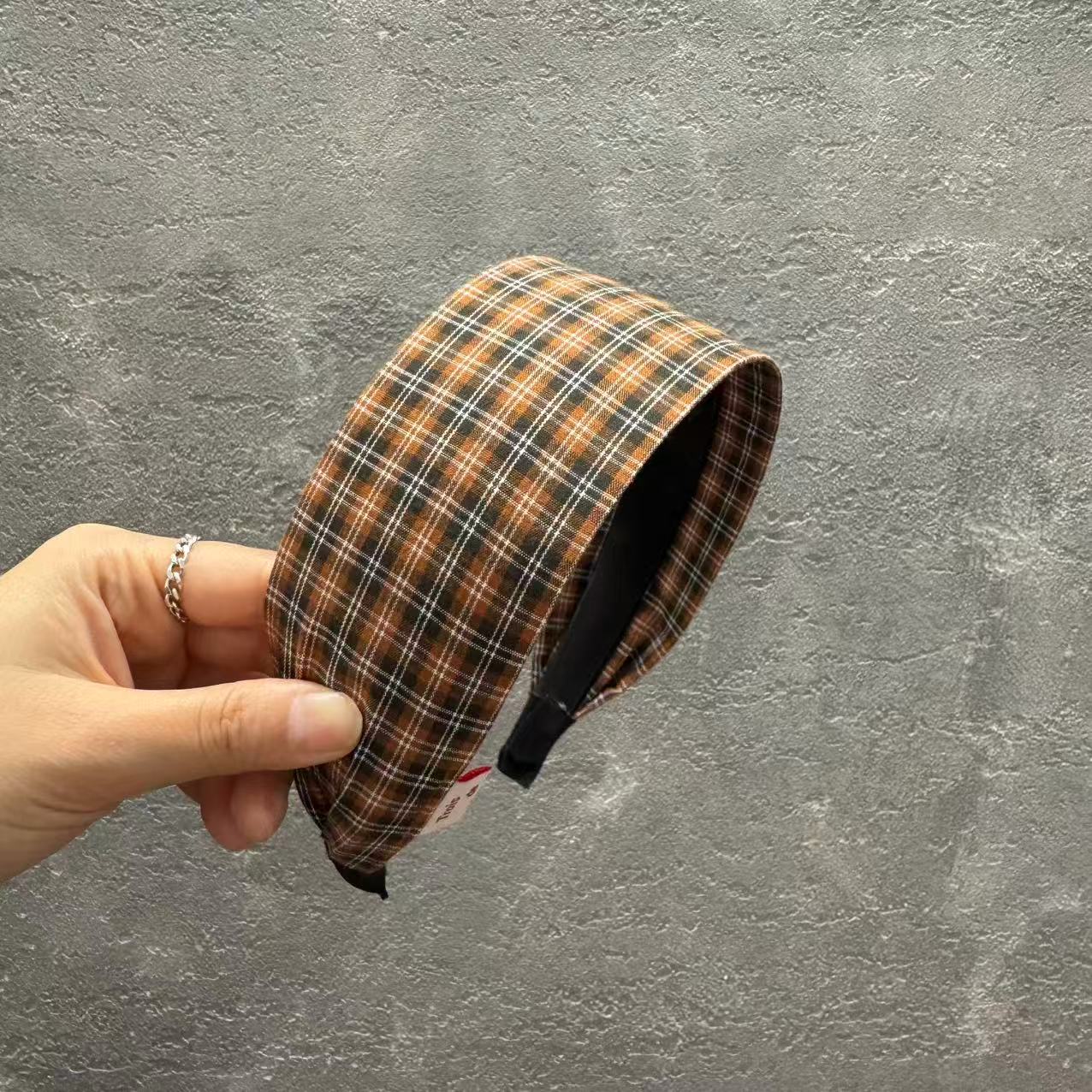 10.2韩国东大门Trois de LEI复古布艺格纹宽边发箍带卡尺