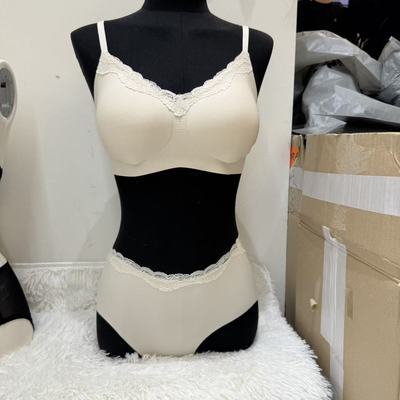 11.16韩国东大门flora无痕光面蕾丝简约内衣套装