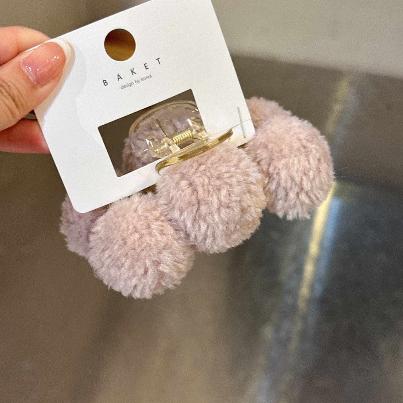 9.3韩国baket发饰羊羔毛球球抓夹