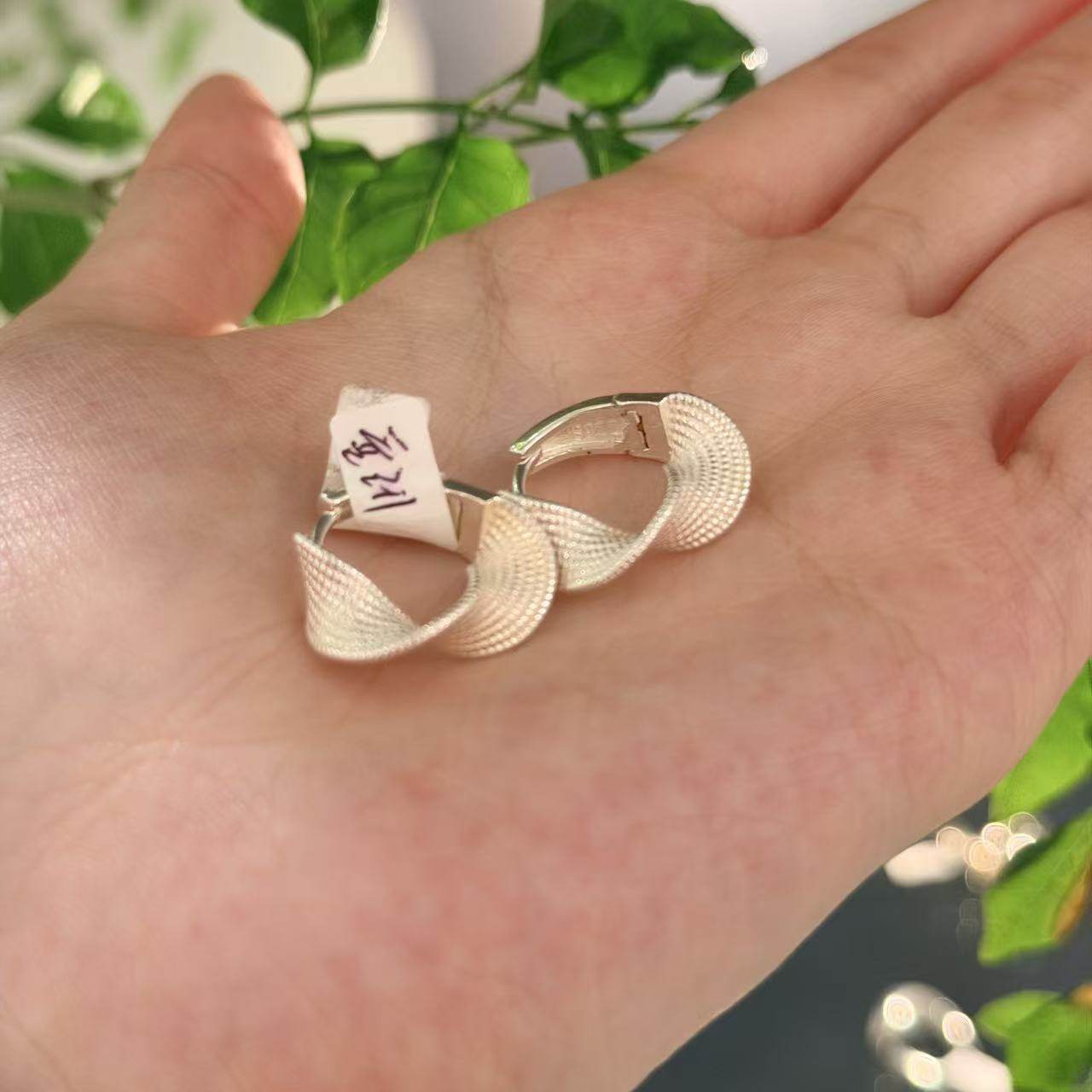 11.28韩国东大门nyunyu饰品925银麻花扭结银耳钉vas