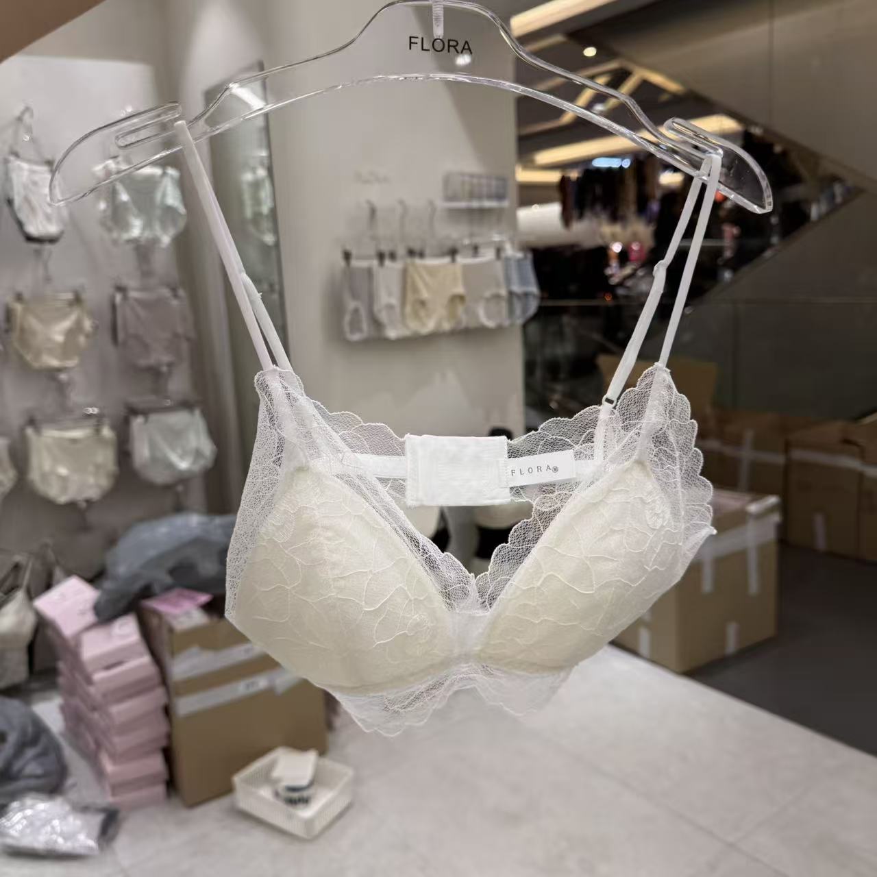 11.16韩国东大门flora高级感花瓣蕾丝内衣文胸