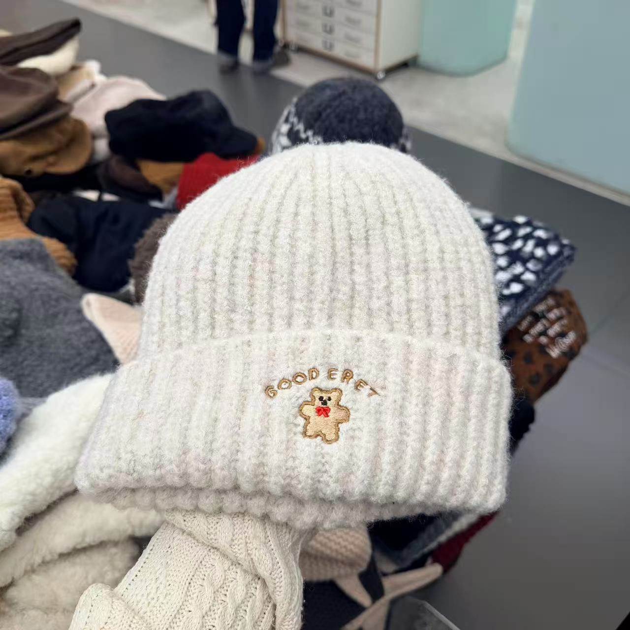12.1韩国东大门the hat二号店秋冬针织小熊刺绣冷帽