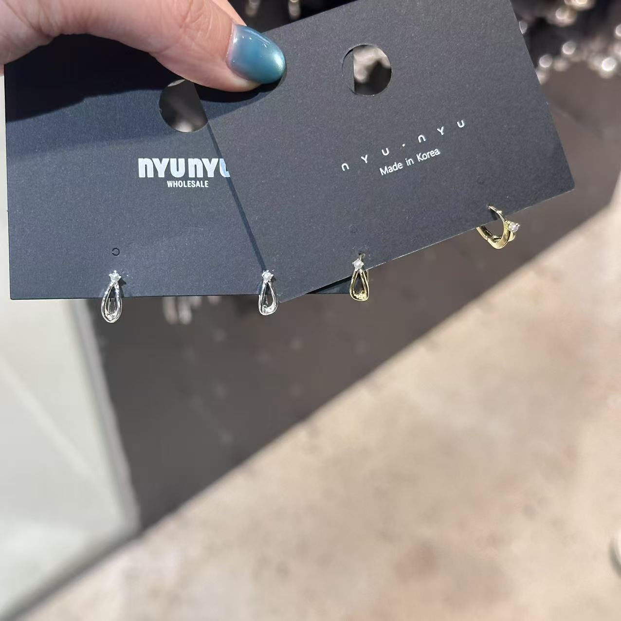 简约百搭水滴形耳钉精致水钻