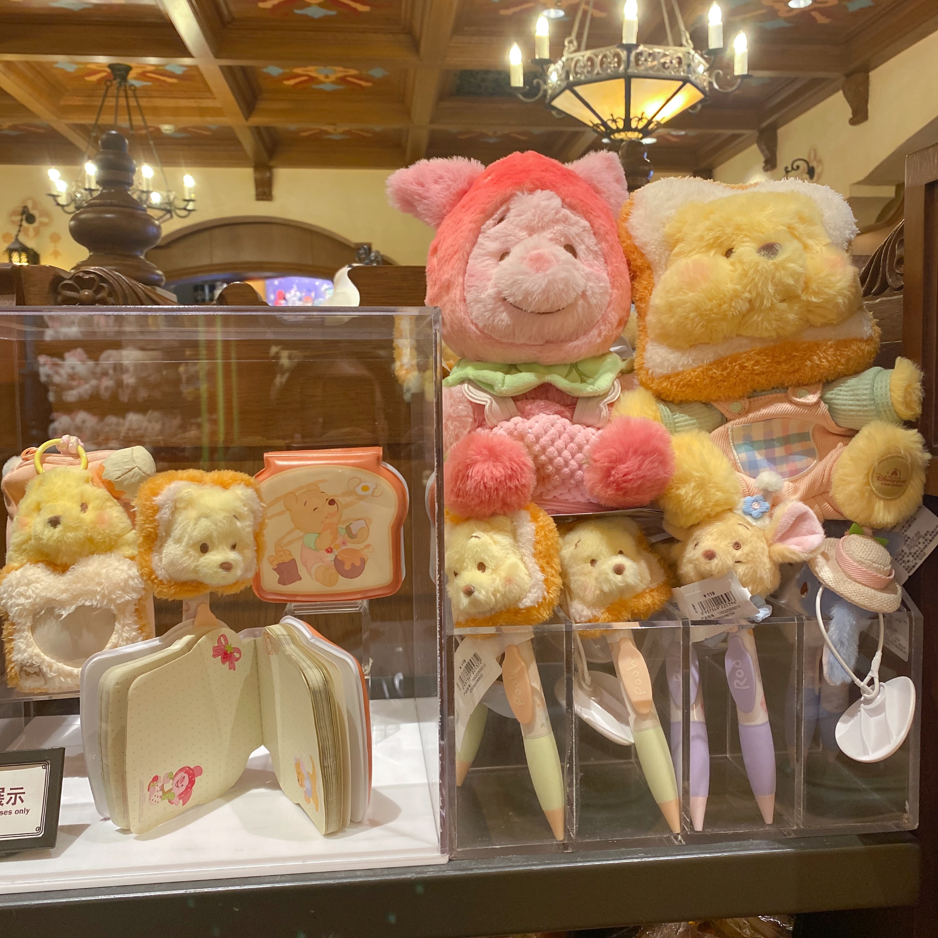 春日野餐系列维尼文具圆珠笔笔记本笔袋噗噗小猪 上海迪士尼