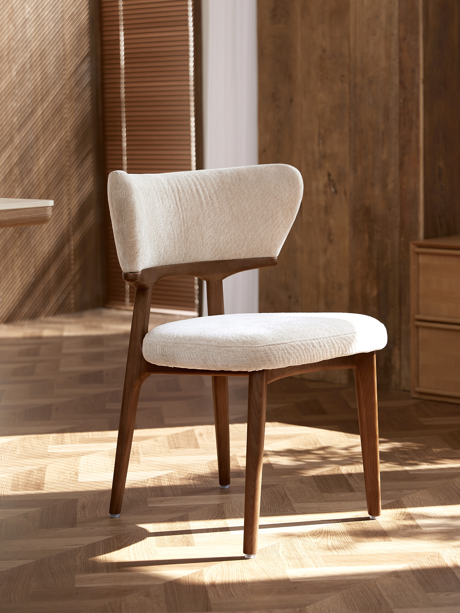 全慕餐椅胡桃色餐桌椅子2024新款家用实木轻奢高级感雪尼尔座包