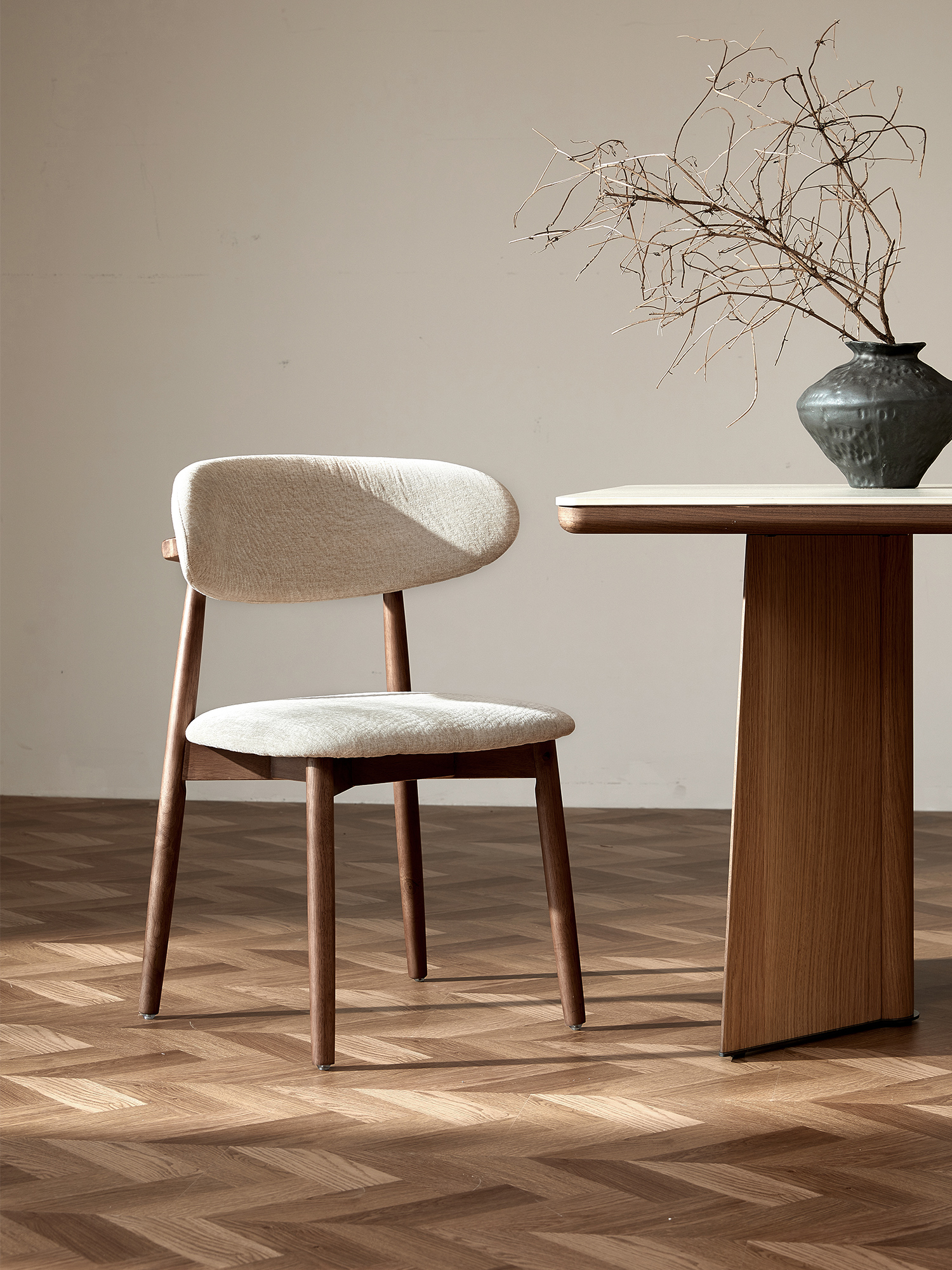 全慕 实木餐椅胡桃色餐桌椅子家用轻奢高级感雪尼尔座包2024新款