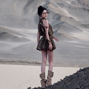 法式辣妹豹纹挂脖吊带连衣裙子女夏季2025新款度假风气质花苞短裙
