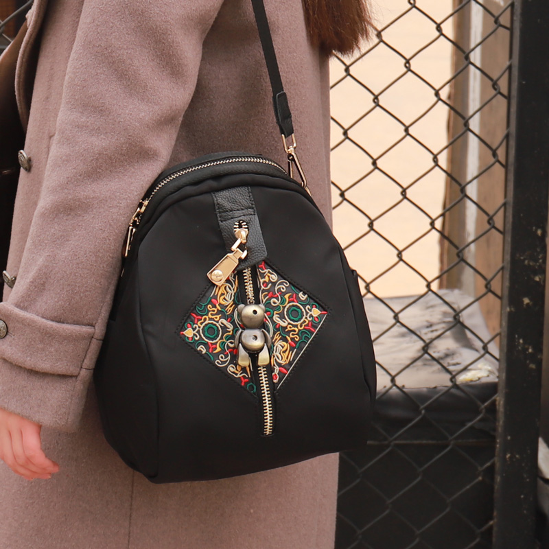 休闲刺绣小众双肩包2021新品