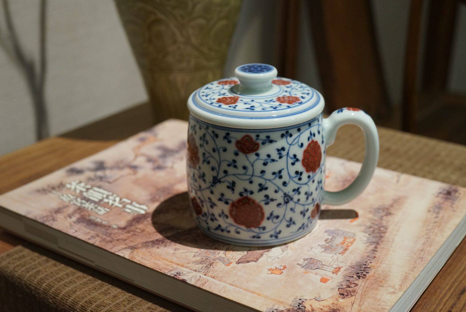 【现货】青如堂 全手工 青花釉里红 缠枝莲 马克杯盖杯带把水杯