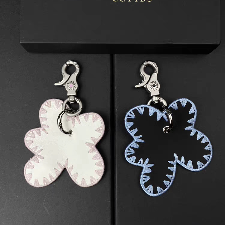 CGYYDS25新款 真皮明星同款时尚可爱造型独特花朵钥匙扣包包挂件