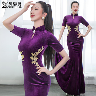 舞姿翼形体走秀礼仪服装古典紫色丝绒绣花短袖改良旗袍鱼尾连衣裙