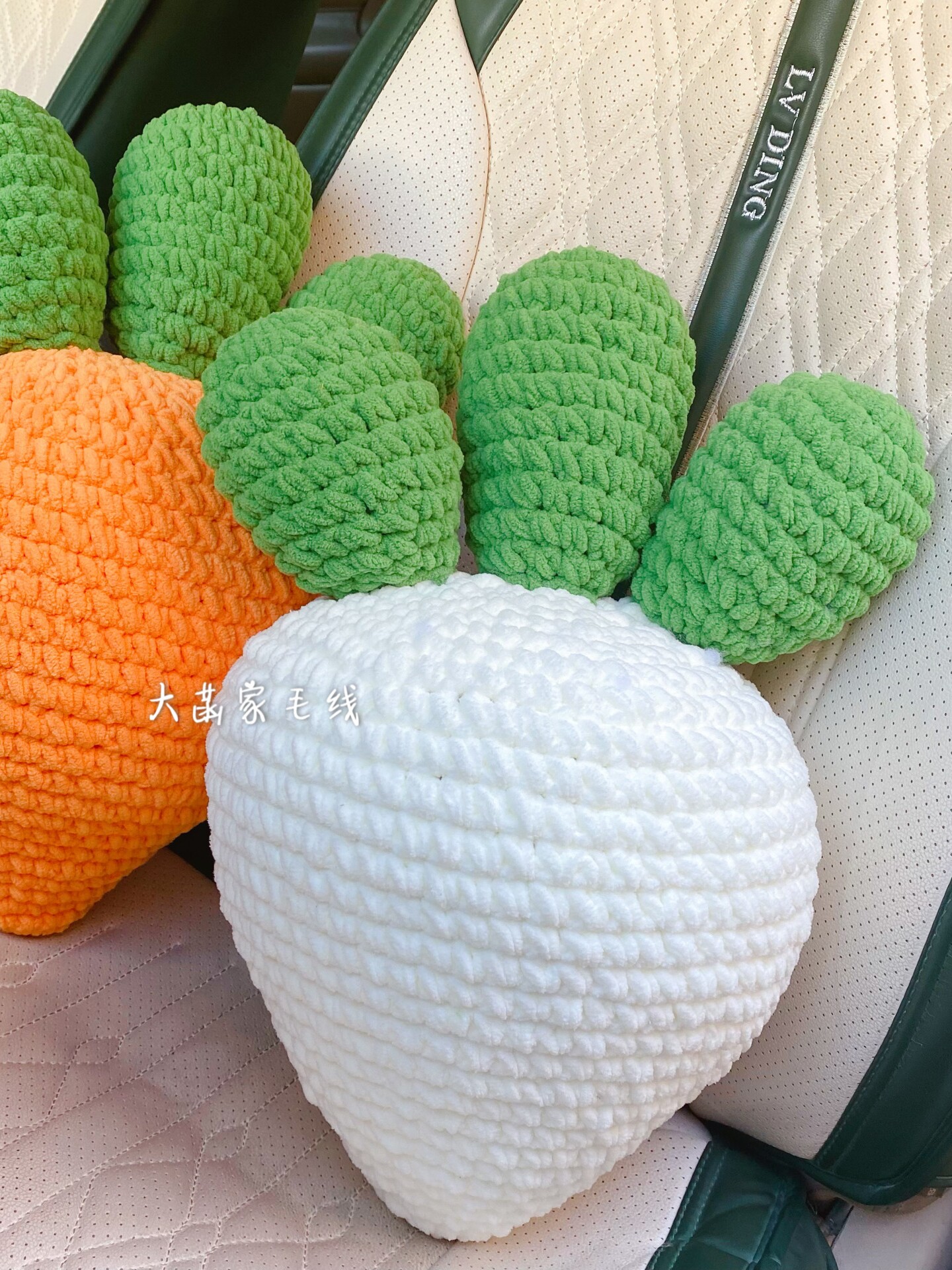 WHITE CARROTS ICE STRIPS LINE PILLOWS CAR SOFAS BAY WINDOWS CUSHIONS PILLOWS COUPLES HAND-KNITTED DOLLS CROCHET MATERIAL BAGS