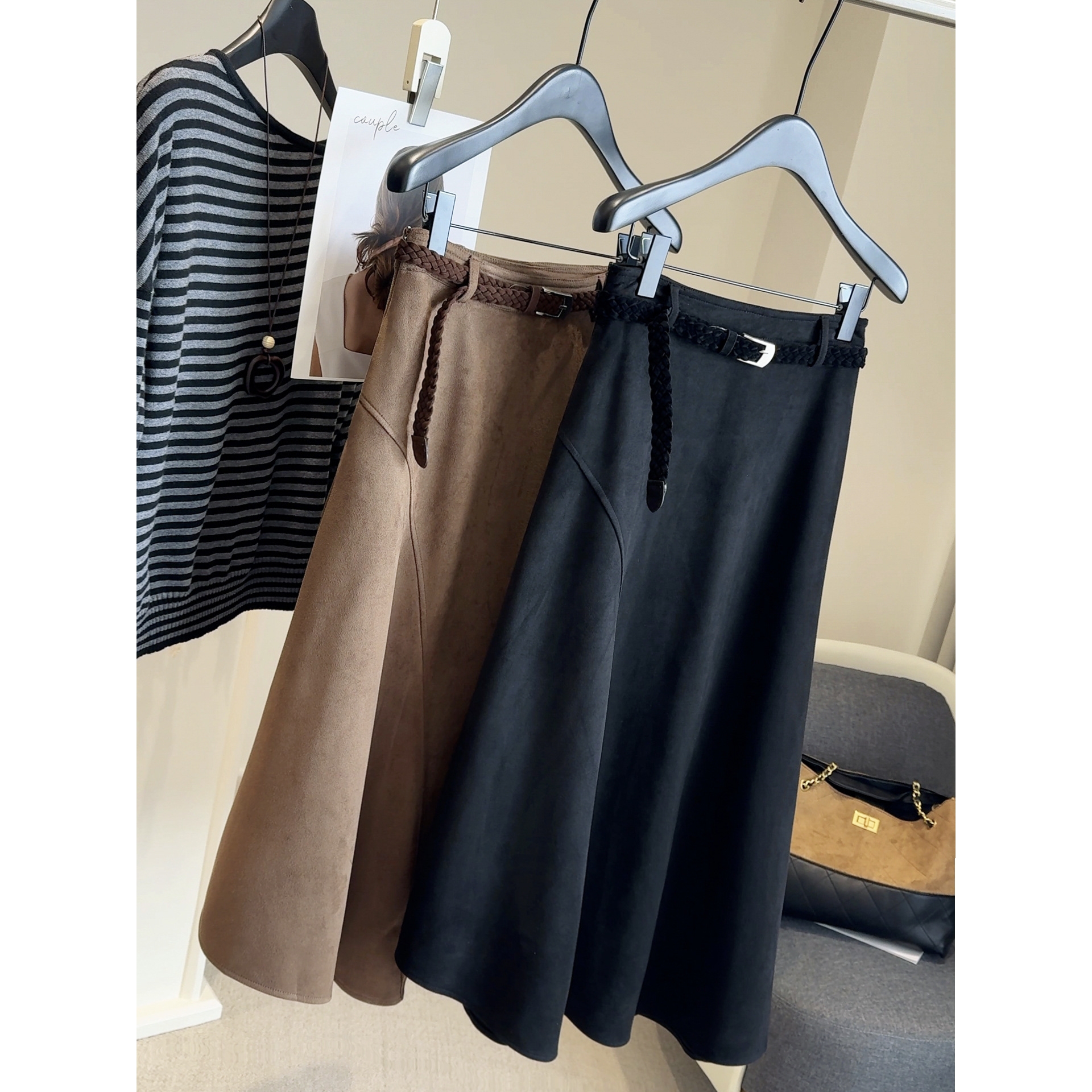 复古气质麂皮绒半身裙女2025秋冬新款高腰垂感百搭a字中长款伞裙