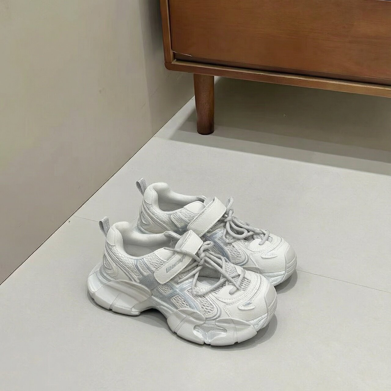 欧洲站真皮老爹鞋女2026夏季新款软底网面运动凉鞋超火厚底休闲鞋
