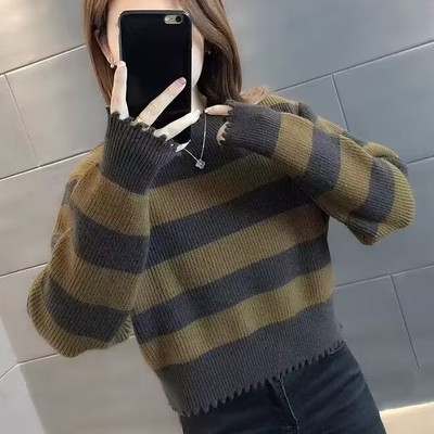 慵懒风短款高腰复古拼色条纹毛衣