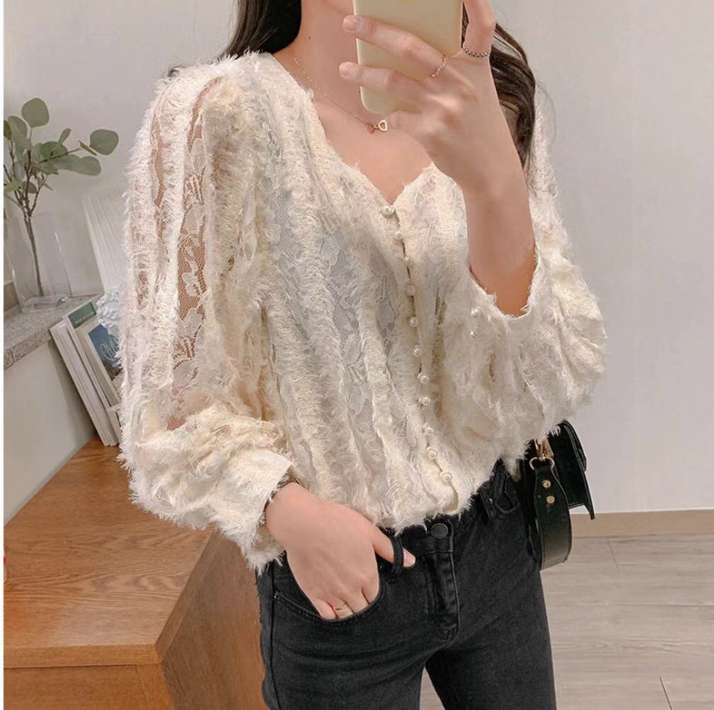 Spring lace pearl button collar top