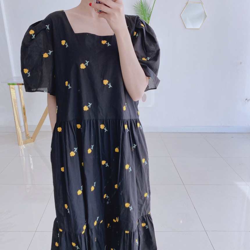 Small flower dress with square neck and lace up embroidery