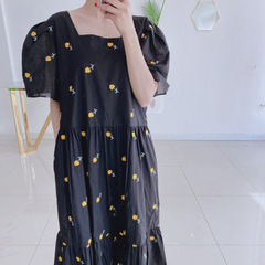 Small flower dress with square neck and lace up embroidery