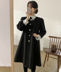 Small dress with lace stitching