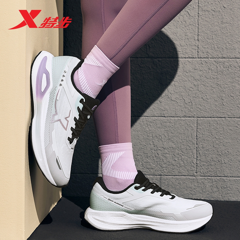 特步女鞋星耀2.0运动鞋2024冬季皮面ACE跑步鞋休闲鞋976418110069