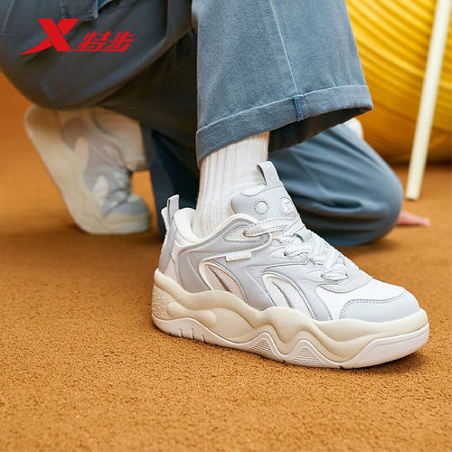 特步吐司鞋休闲板鞋男2025冬新款