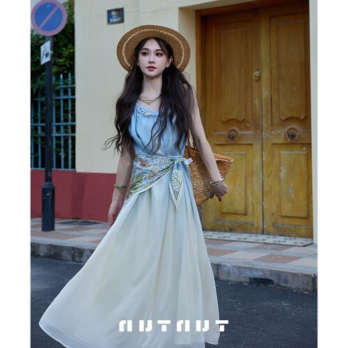 吞吞TUNT春夏苍兰神女仙女遗落人间的海 渐变蓝吊带连衣裙
