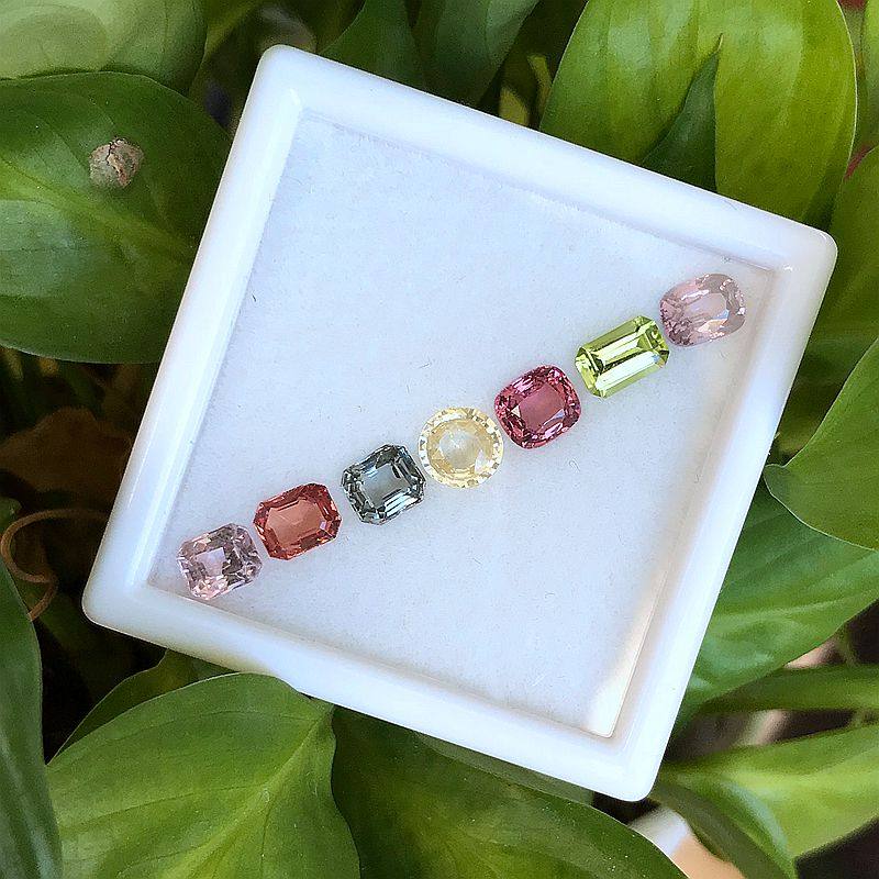 彩色宝石手链尖晶石黄色蓝宝石橄榄石手链任意组合天然彩色宝石在类目 珠宝/钻石/翡翠/黄金, 彩色宝石/贵重宝石, 其他中 - 来自Buy2taobao.com提供专业的淘宝代购服务