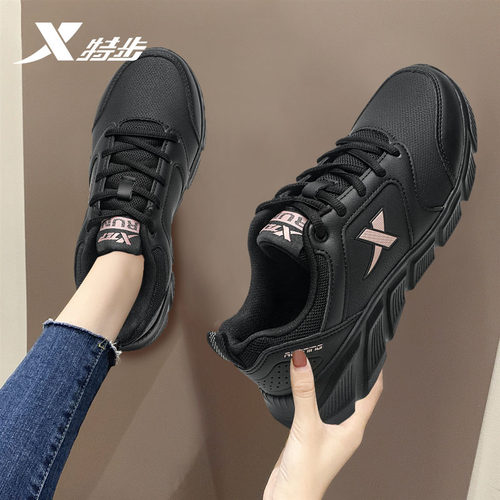 特步女鞋防水皮面跑步鞋