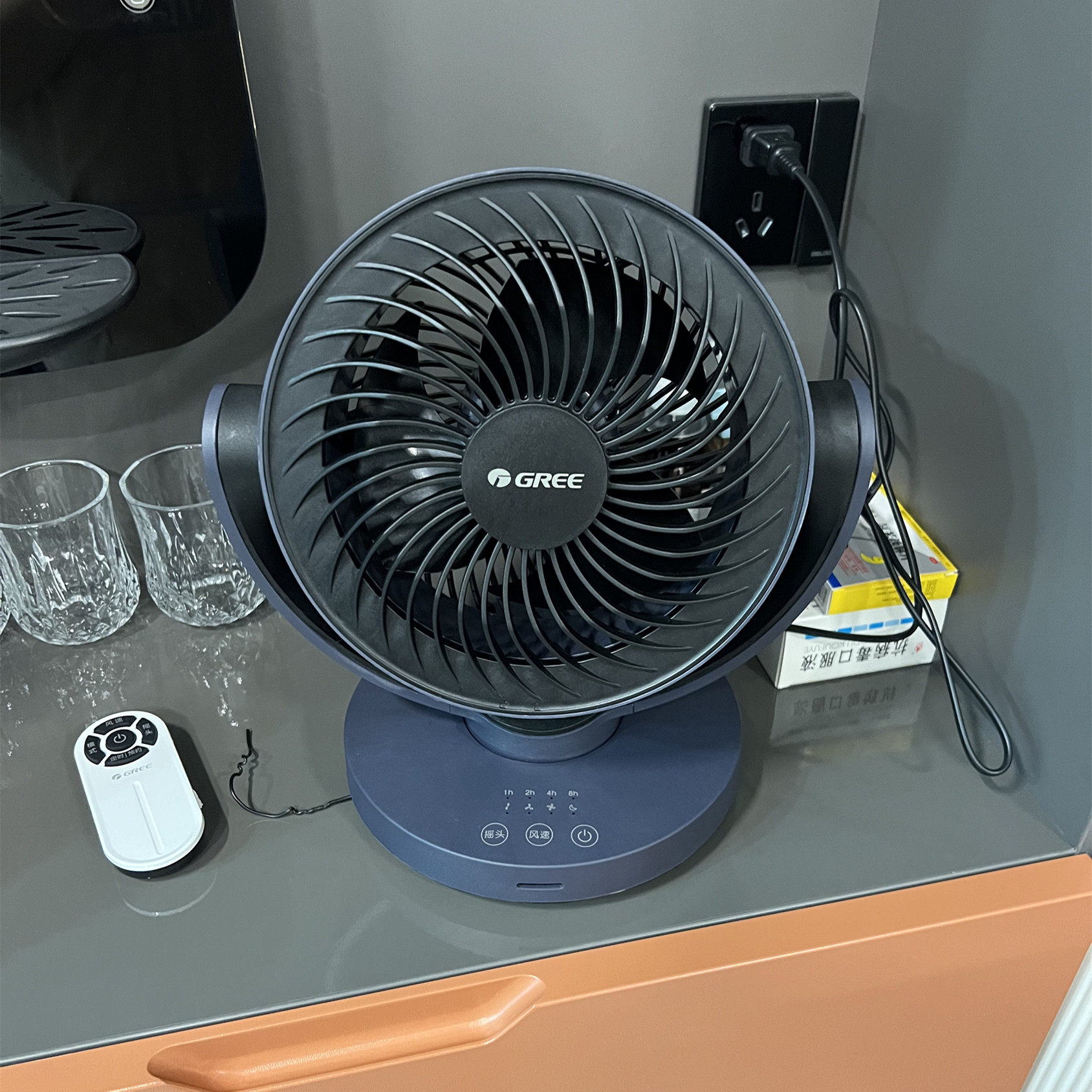 格力台式电风扇空气循环扇家用办公室风扇节能摇头小体积大风力