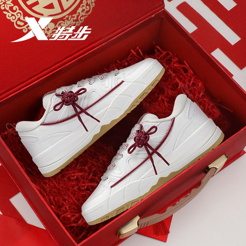 特步男鞋好事发生丨马上有钱板鞋男2026马年新款潮流休闲运动鞋男