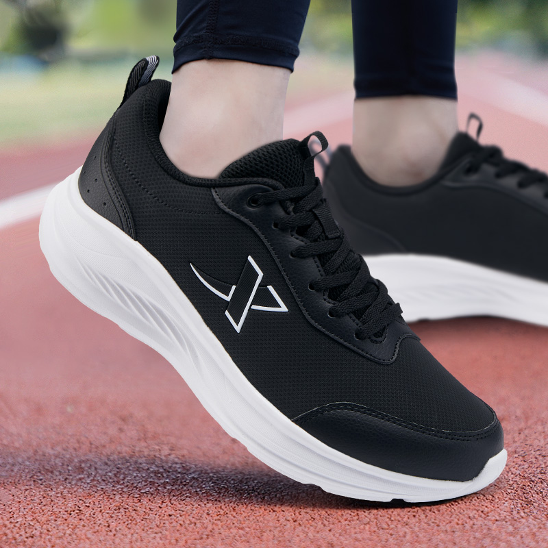 特步皮面防水跑鞋黑色运动鞋男鞋