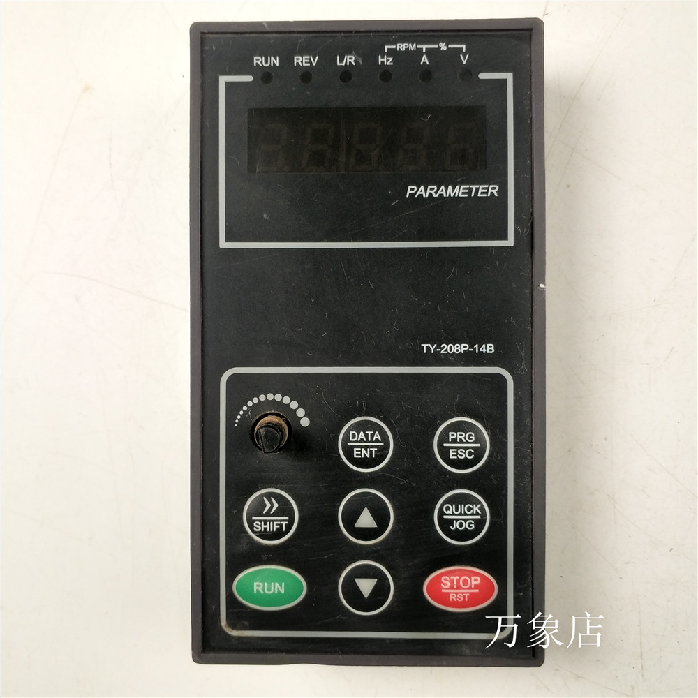 变频器TY-208P-14B面板实物拍摄
