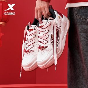 征程情侣板鞋 革面保暖女休闲运动鞋 男鞋 新款 子 冬季 特步新春系列