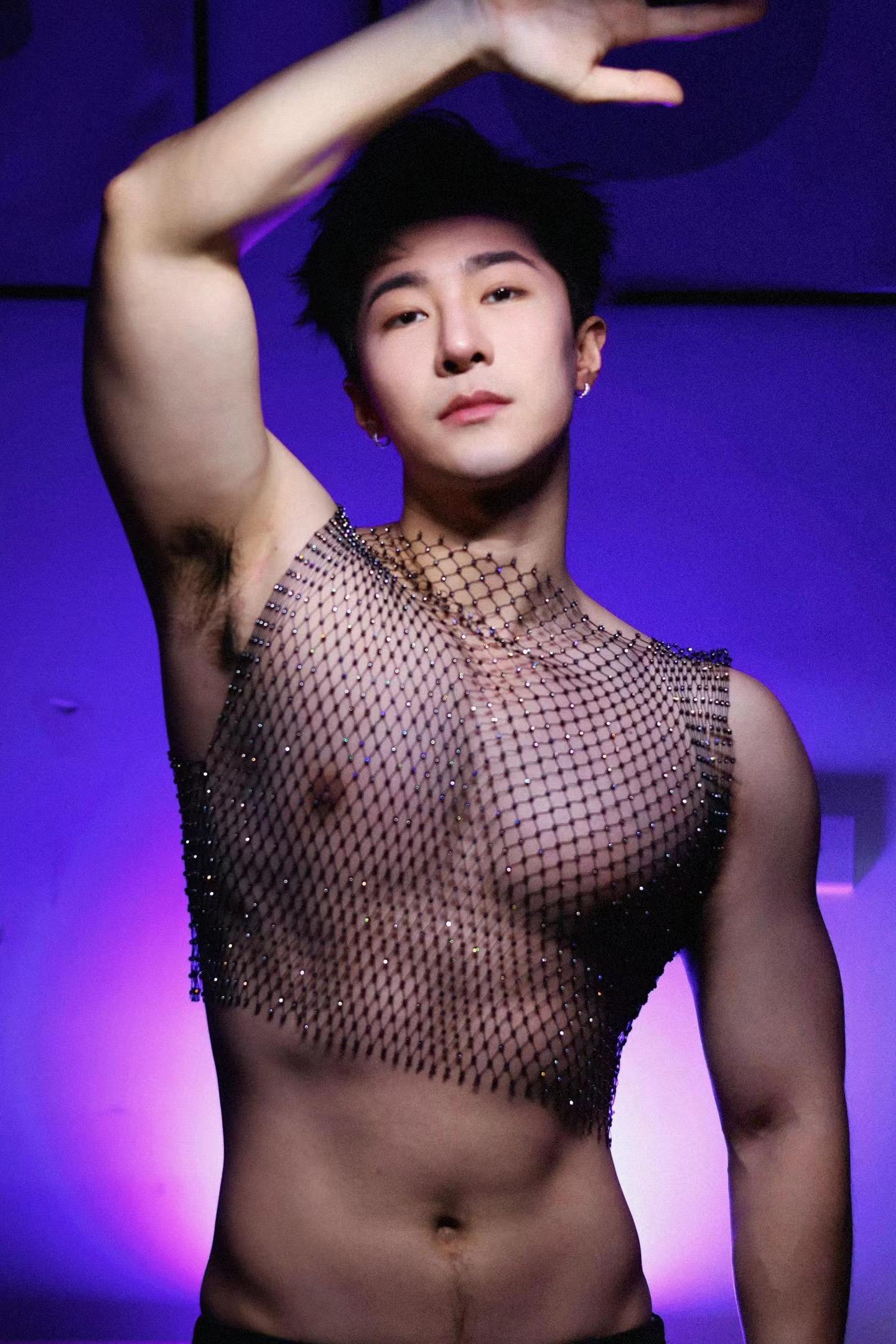 性感男士蹦迪背心烫钻渔网T恤