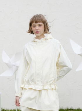 En blanc. ligne crème奶油白抽绳连帽外套