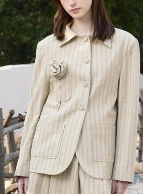 En blanc.ligne crème原创设计卡其条纹自然系花朵装饰外套